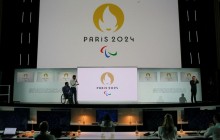 Пламя и медаль: представлен логотип Олимпиады-2024 (фото, видео)