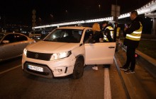 У Києві п'яна дівчина після ДТП поскандалила з поліцейськими (фото, відео)