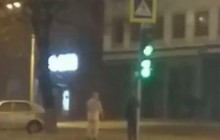 В Днепре разгуливал голый мужчина (видео 18+)