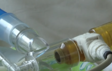 Врачи борются за жизнь мальчика, которого родители не прививали против столбняка из-за религии (видео)