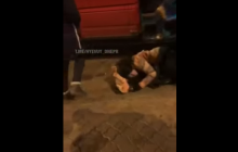 У Дніпрі водій витягнув пасажирку з салону маршрутки (відео)