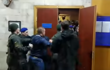 "Ти - сєпар!": у Києві в суді сталася бійка через Бандеру й Шухевича (відео)