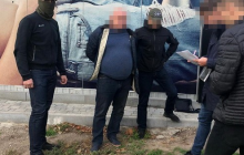 У Харкові у затриманого на хабарі чиновника знайшли півмільйона доларів (фото)