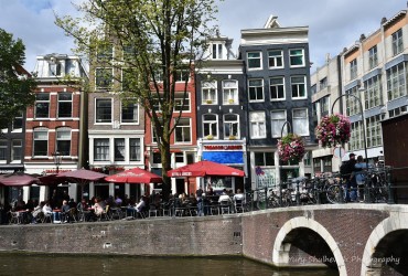 Амстердам не «для галочки»: везде толпы туристов и потоки велосипедов к уютным каналам и легендарным кофе-шопам