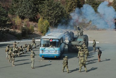 В Мелитополе местные голыми руками остановили вражескую колонну (видео)