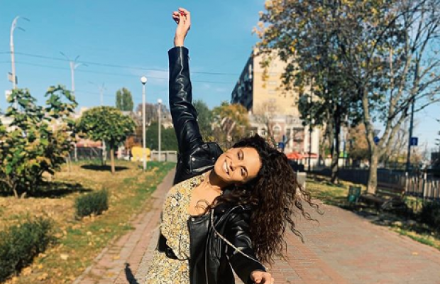 Похудевшая Настя Каменских показала стройные ножки (фото)