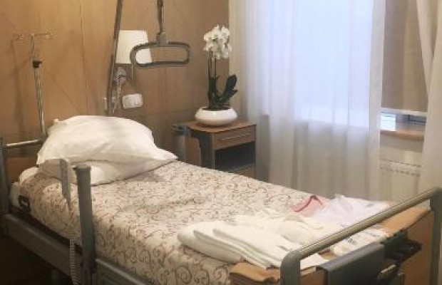 Появились фото из больницы, где находится Заворотнюк