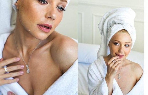 Тіна Кароль "засвітила" груди у халаті на голе тіло (фото)