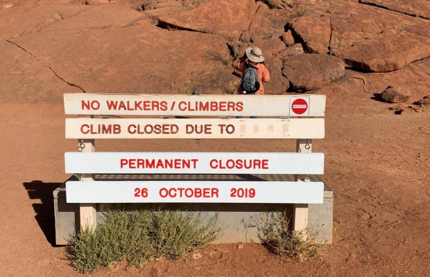 В Австралії назавжди заборонили підйом на знамениту гору (відео, фоторепортаж)