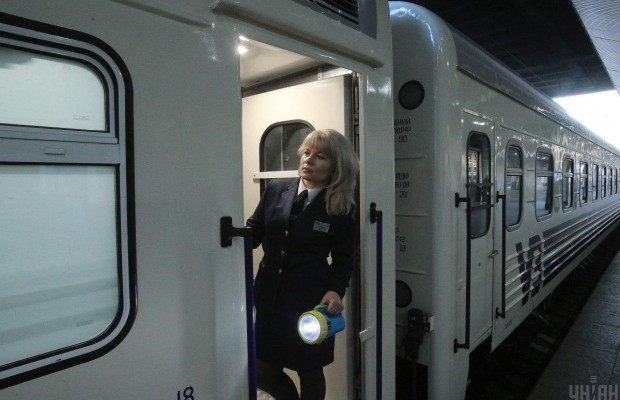 Після російської ракетної атаки на залізниці знеструмлено декілька ділянок, затримуються 11 потягів