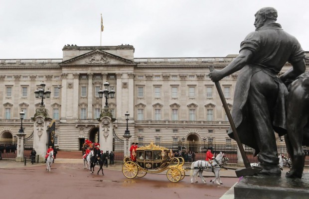 Королева Елизавета II использует лишь шесть комнат из 775 в Букингемском дворце