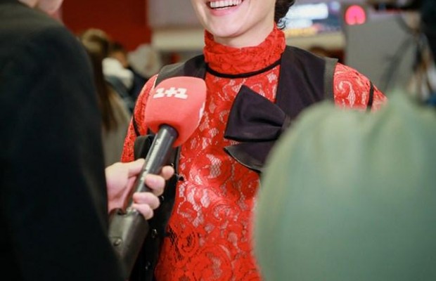 Экстравагантная Астафьева и стильный Зибров: украинские звезды на премьере фильма "Кошмарный директор, или Школа №5" (фото)