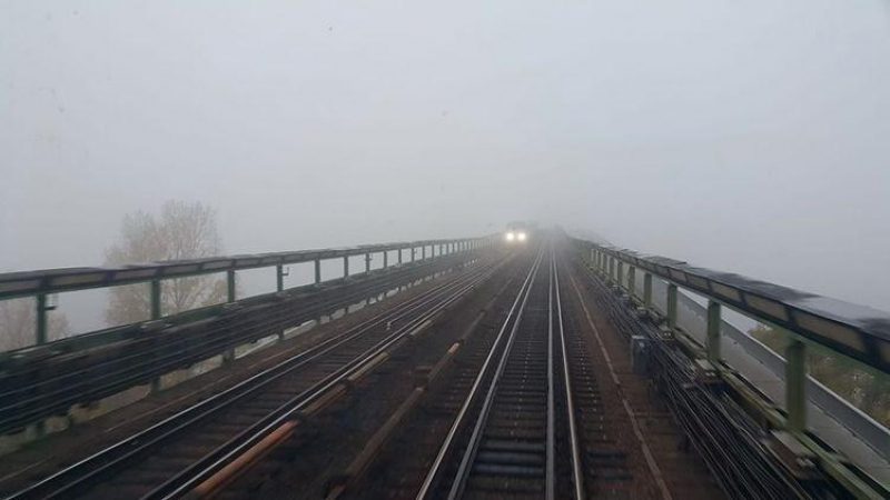В небе над Киевом не задымленность, а так называемая "температурная инверсия" / фото: Киевский метрополитен