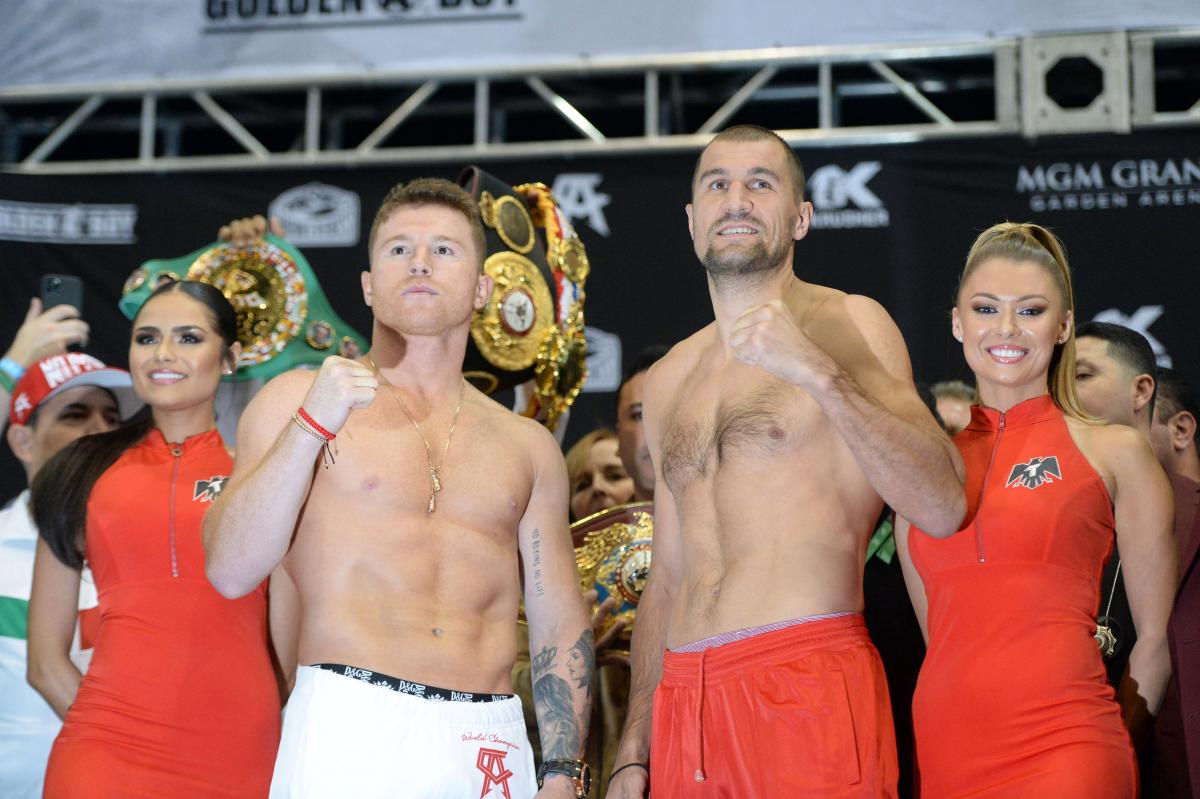 Альварес и Ковалев на взвешивании / REUTERS