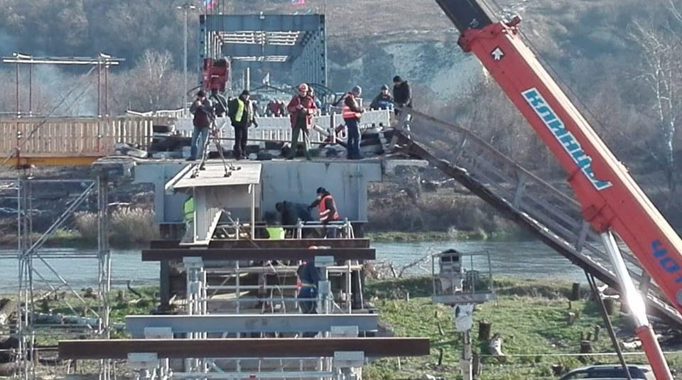На строительную площадку доставили 40-тонный кран / Луганская ОГА На строительную площадку доставили 40-тонный кран / Луганская ОГА