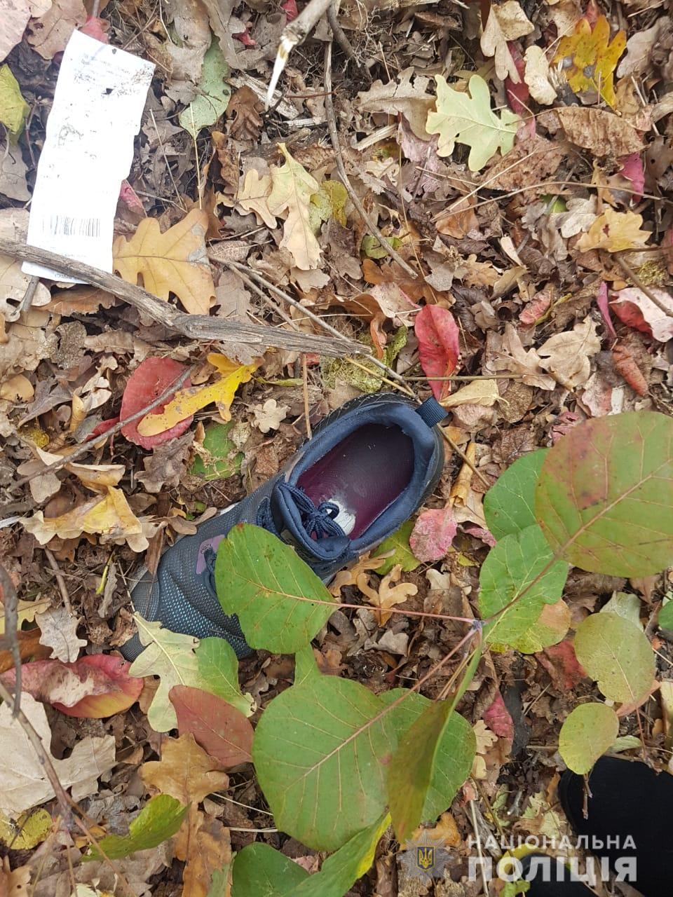 На місці події працює слідчо-оперативна група, кінологи / фото od.npu.gov.ua На місці події працює слідчо-оперативна група, кінологи / фото od.npu.gov.ua