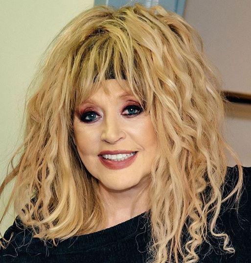 На знімку Пугачова показала обличчя крупним планом / фан-група Пугачової в Instagram