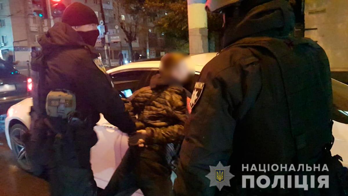 Правоохранители задержали организатора группы / фото ГУНП в Черновицкой области Правоохранители задержали организатора группы / фото ГУНП в Черновицкой области