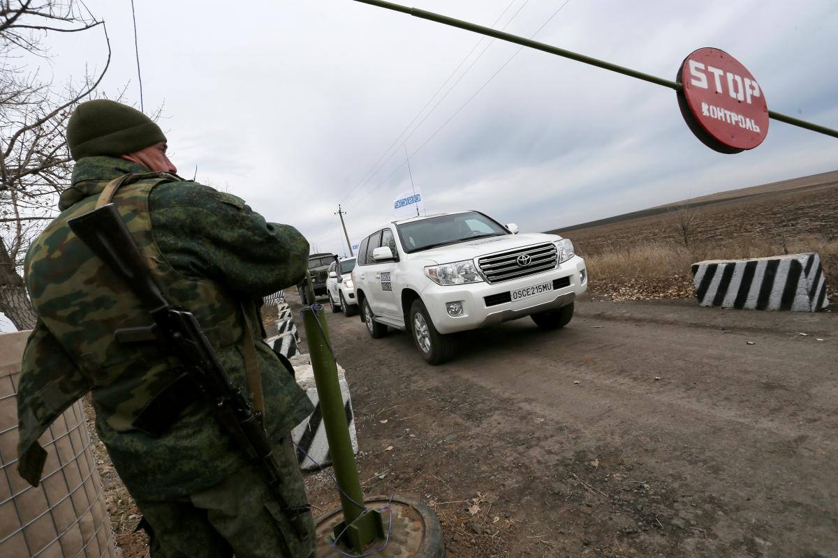 Місія спостерігачів ОБСЄ працює у двох прикордонних пунктах «Гукове» і «Донецьк» з 29 липня 2014 року / / REUTERS
