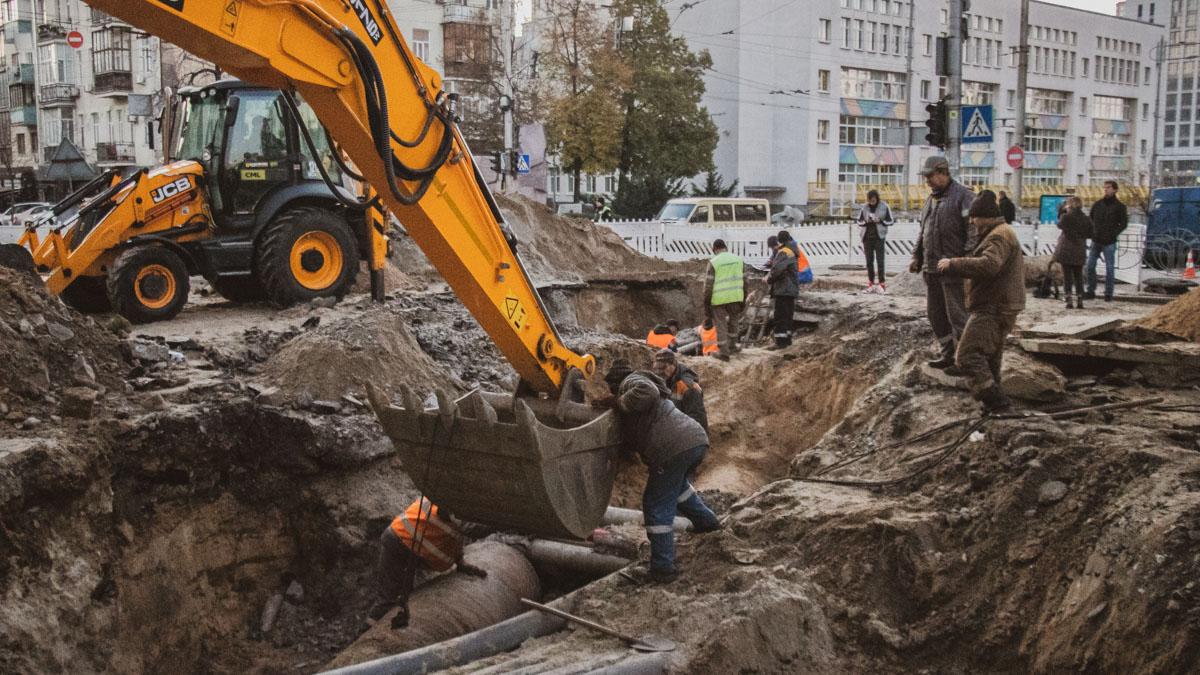 По словам коммунальщиков, работы продлятся минимум три дня / kiev.informator.ua По словам коммунальщиков, работы продлятся минимум три дня / kiev.informator.ua