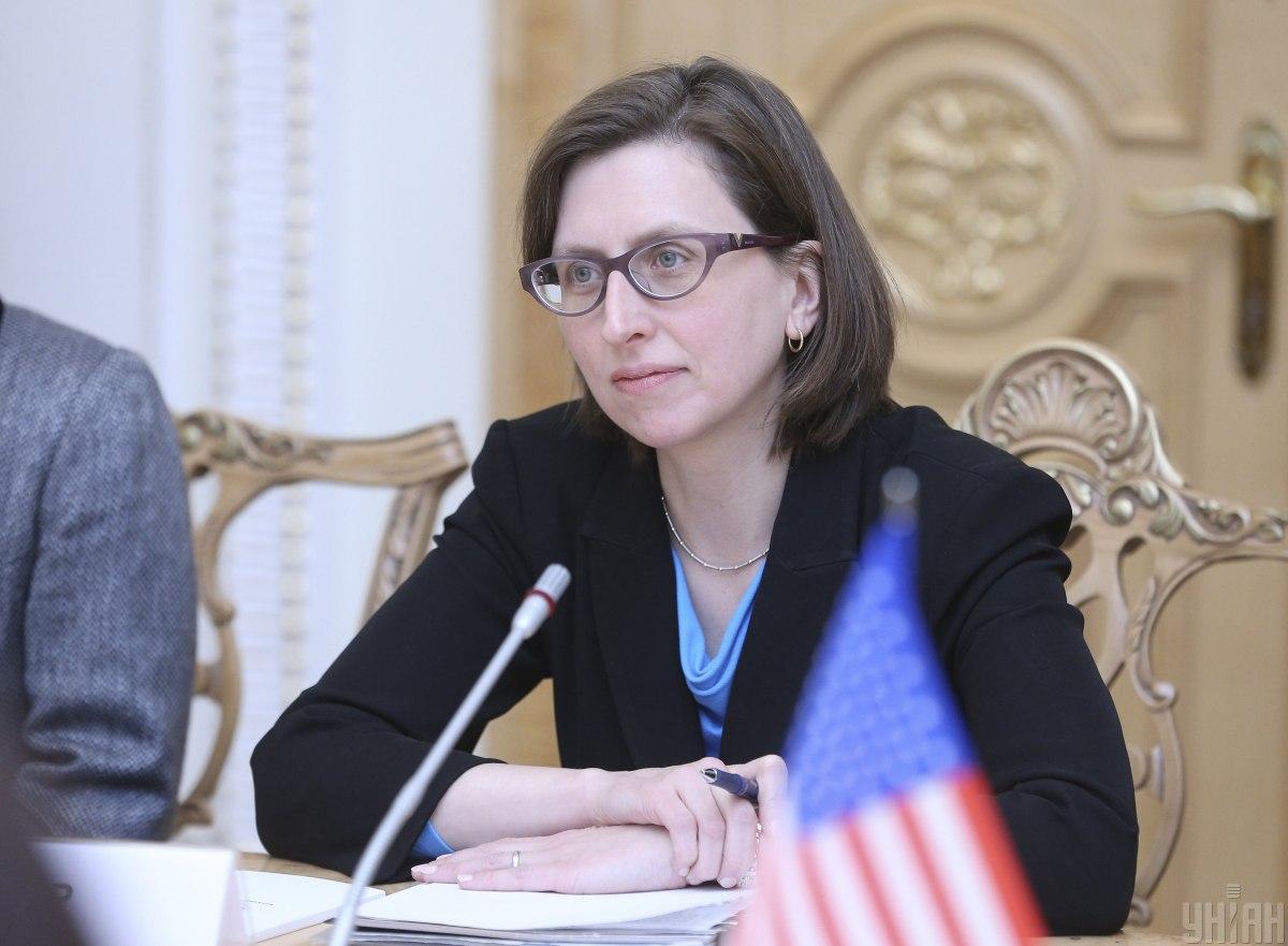Лора Купер "відігравала величезну роль у координації масових поставок американської військової допомоги Україні" / фото УНІАН Лора Купер "відігравала величезну роль у координації масових поставок американської військової допомоги Україні" / фото УНІАН