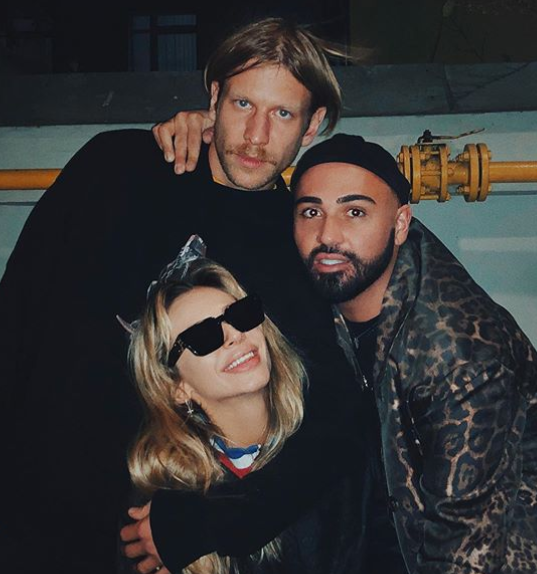 Зірки сфотографувалися в стилі гопників / instagram.com/lobodaofficial