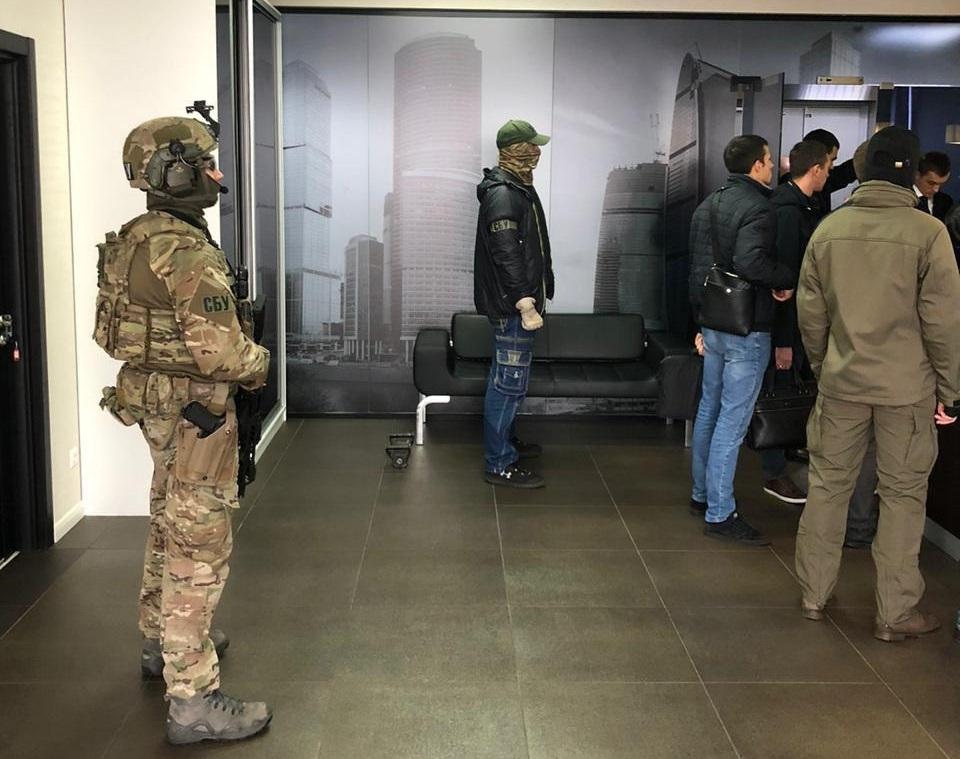СБУ прийшла з обшуками до офісу, який пов’язують зі нардепом Вадимом Столаром СБУ прийшла з обшуками до офісу, який пов’язують зі нардепом Вадимом Столаром