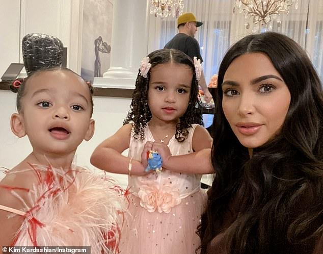 Одной из племянниц Ким исполнилось 3 года / instagram.com/kimkardashian Одной из племянниц Ким исполнилось 3 года / instagram.com/kimkardashian