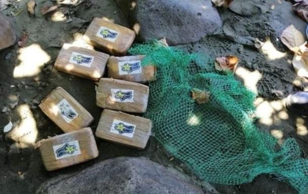 Проведений лабораторний аналіз білого порошку підтвердив, що це дійсно кокаїн / фото: facebook.com/mauban.mps.qppo Проведений лабораторний аналіз білого порошку підтвердив, що це дійсно кокаїн / фото: facebook.com/mauban.mps.qppo