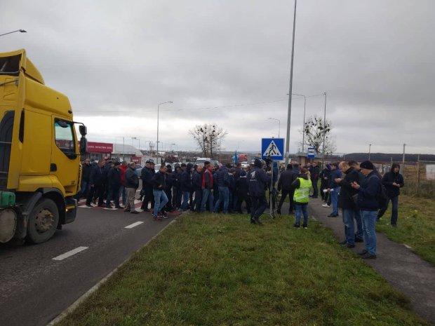 Аграрії протестують на головних магістралях України / фото з прес-служби поліції та соціальних мереж Аграрії протестують на головних магістралях України / фото з прес-служби поліції та соціальних мереж