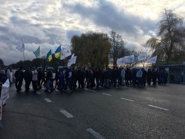 Аграрії протестують на головних магістралях України / фото з прес-служби поліції та соціальних мереж Аграрії протестують на головних магістралях України / фото з прес-служби поліції та соціальних мереж