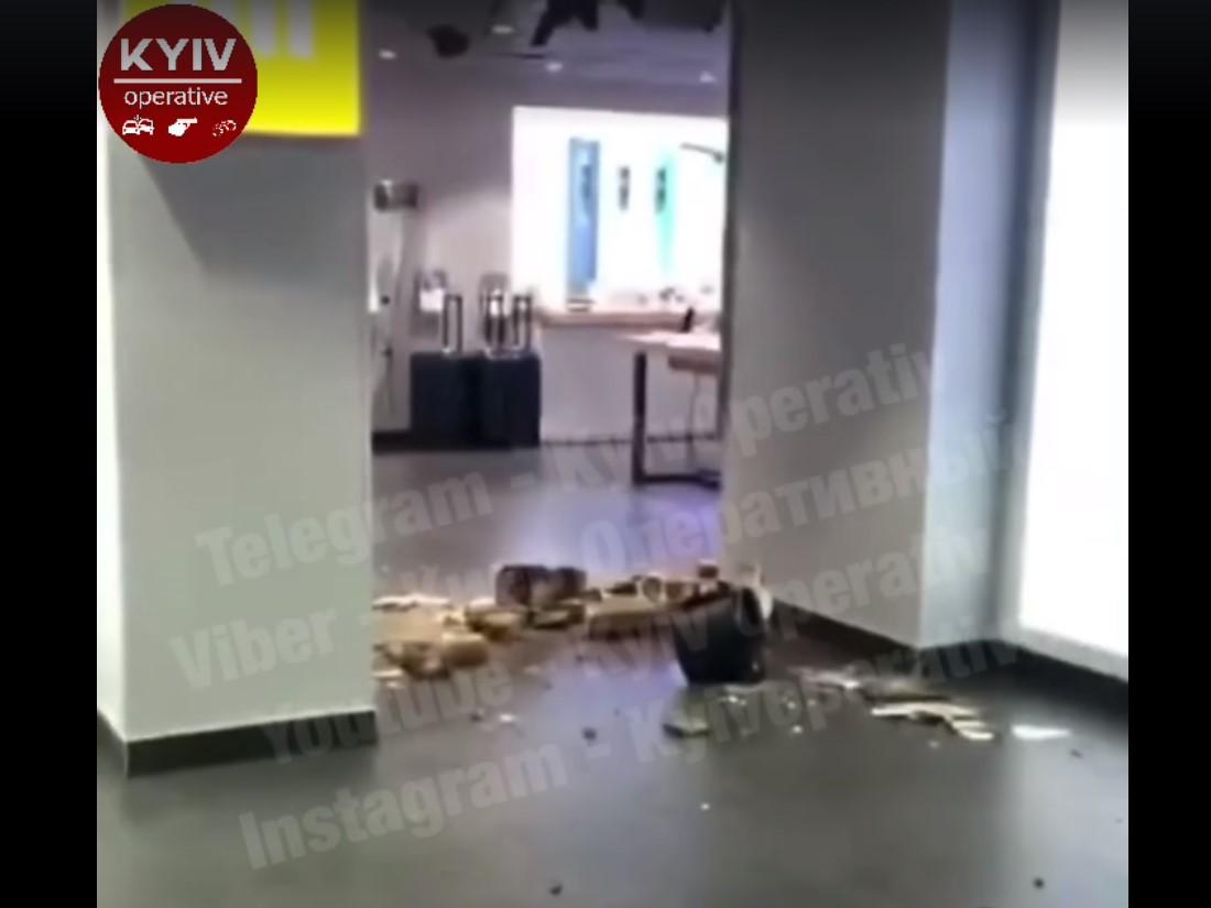 Інцидент стався в магазині під Майданом Незалежності / скріншот Інцидент стався в магазині під Майданом Незалежності / скріншот