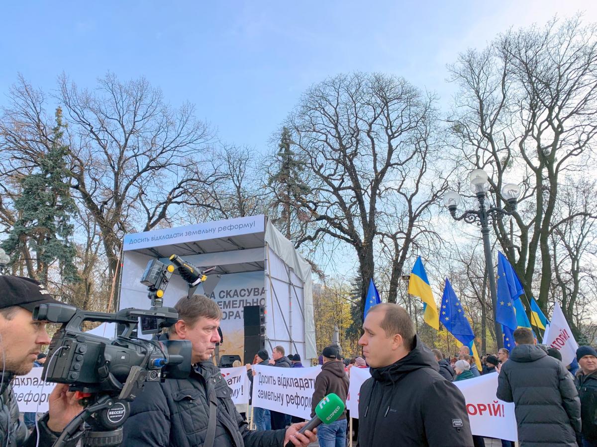 Понад 3 тисячі пайовиків вимагають від Верховної Ради скасувати мораторій на продаж землі Понад 3 тисячі пайовиків вимагають від Верховної Ради скасувати мораторій на продаж землі