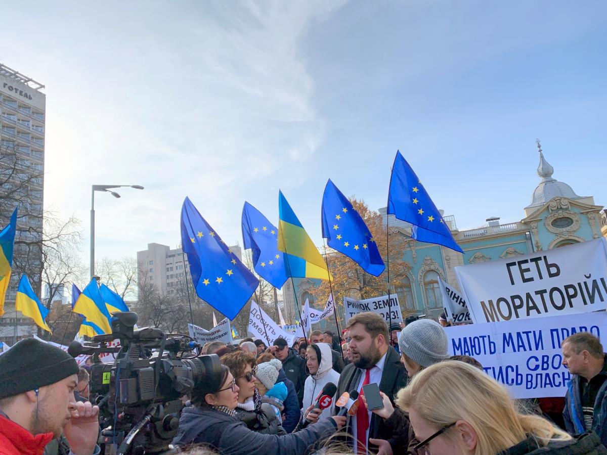 Понад 3 тисячі пайовиків вимагають від Верховної Ради скасувати мораторій на продаж землі Понад 3 тисячі пайовиків вимагають від Верховної Ради скасувати мораторій на продаж землі