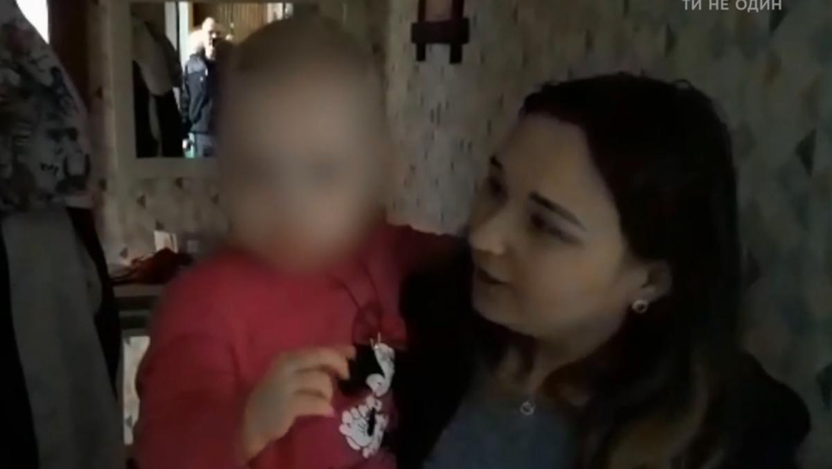 Завдяки рятувальникам переляканий малюк возз’єднався із матір’ю / скріншот Завдяки рятувальникам переляканий малюк возз’єднався із матір’ю / скріншот
