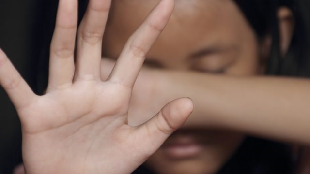 Через побої дівчинці стало погано під час занять у школі / фото fakty.com.ua Через побої дівчинці стало погано під час занять у школі / фото fakty.com.ua