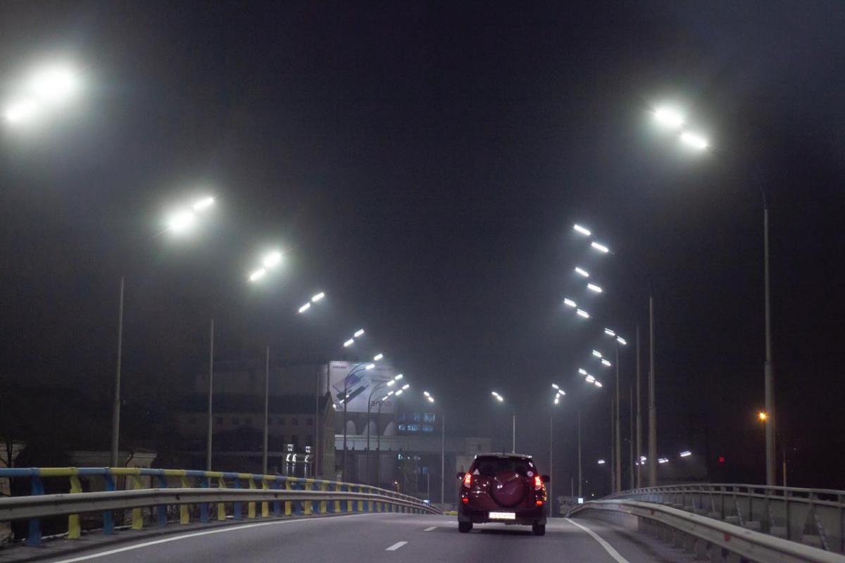 Нові LED світильники встановлено ще на двох столичних вулицях Нові LED світильники встановлено ще на двох столичних вулицях
