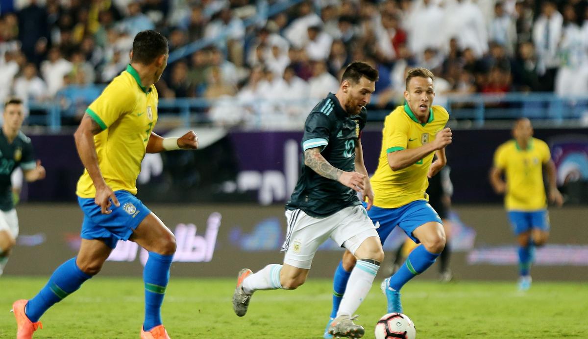 Месси провел первый матч за сборную за несколько месяцев / REUTERS