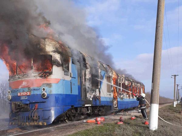 На Миколаївщині горів потяг / mk.dsns.gov.ua На Миколаївщині горів потяг / mk.dsns.gov.ua