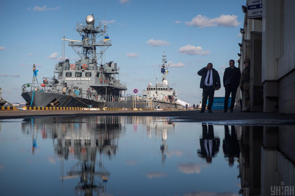Це вже другий шлях, який АМПУ використовує, щоб отримати компенсацію за збитки, понесені в Криму / Фото УНІАН Це вже другий шлях, який АМПУ використовує, щоб отримати компенсацію за збитки, понесені в Криму / Фото УНІАН