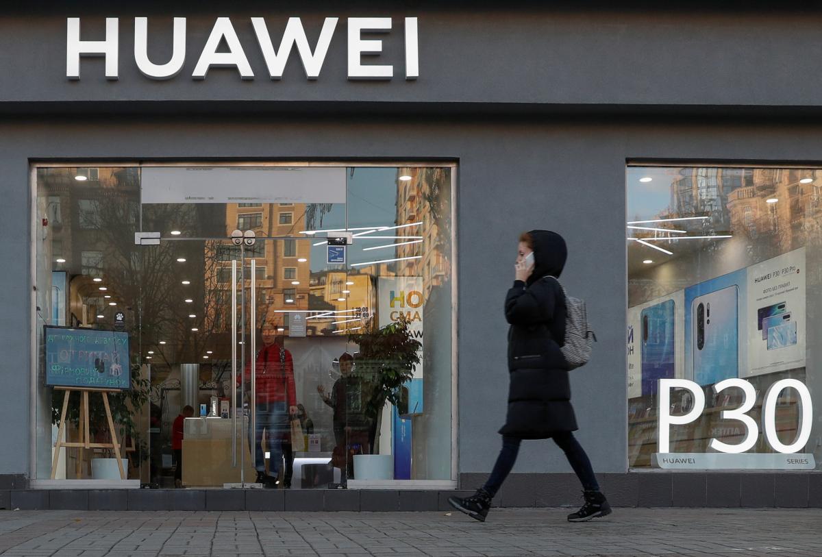 Huawei сократит выпуск смартфонов в 2021 году на 60% / Иллюстрация REUTERS