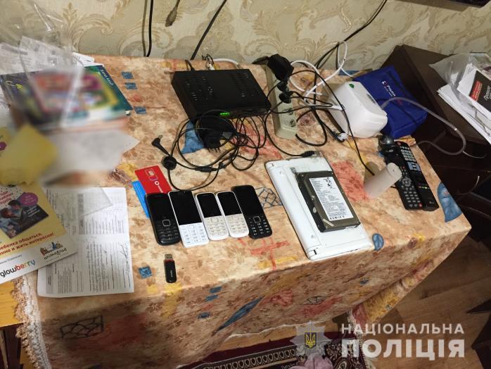Правоохоронці провели обшуки місця проживання чоловіка / Фото: Нацполіція Вінницької області Правоохоронці провели обшуки місця проживання чоловіка / Фото: Нацполіція Вінницької області