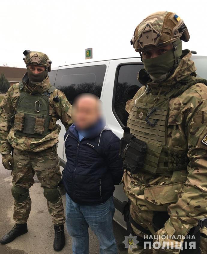 Чоловік розповсюджував через інтернет порнографічні матеріали із власною донькою / Фото: Нацполіція Вінницької області Чоловік розповсюджував через інтернет порнографічні матеріали із власною донькою / Фото: Нацполіція Вінницької області