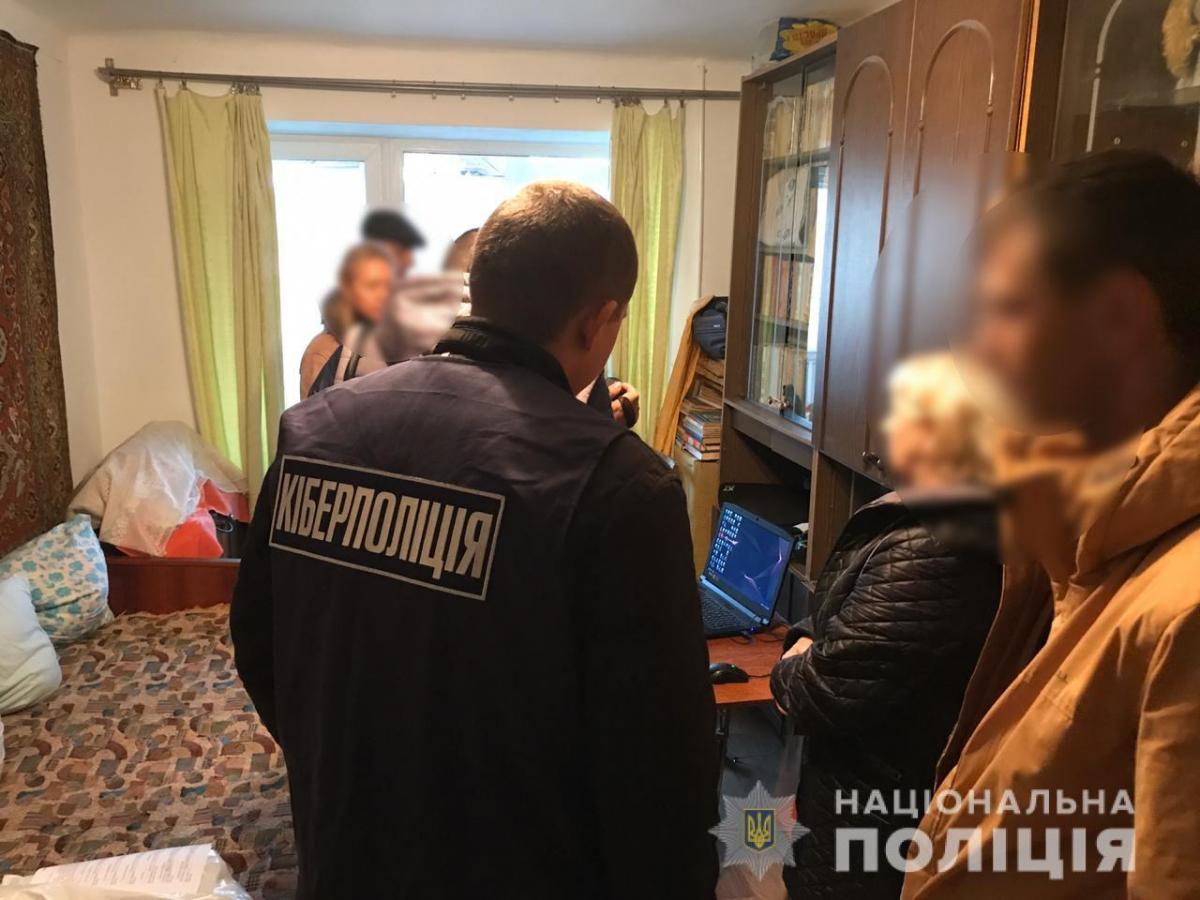 Відео з дитячою порнографією розповсюджувалось через файлообмінники, зареєстровані за кордоном / фото ГУ НП в Херсонській області Відео з дитячою порнографією розповсюджувалось через файлообмінники, зареєстровані за кордоном / фото ГУ НП в Херсонській області
