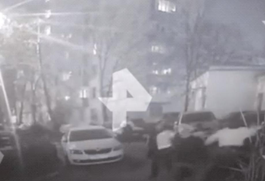 В Москве подрались дворники / Скриншот с видео Рен ТВ В Москве подрались дворники / Скриншот с видео Рен ТВ