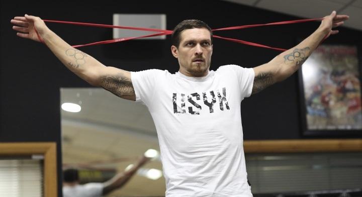 Усик стал "жертвой" юмористов / фото: BoxingScene Усик стал "жертвой" юмористов / фото: BoxingScene