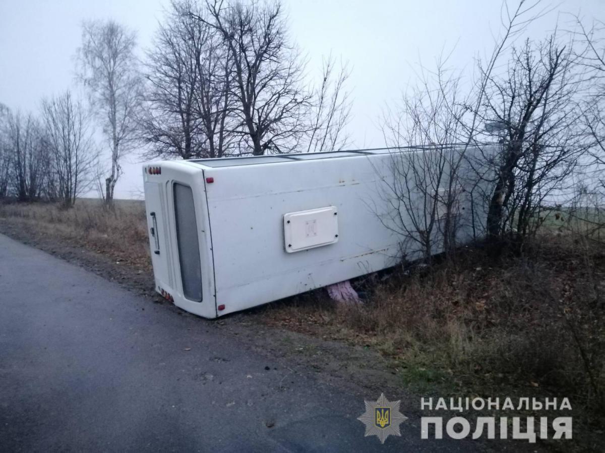 В больницу попали водитель и четверо пассажиров / vn.npu.gov.ua В больницу попали водитель и четверо пассажиров / vn.npu.gov.ua