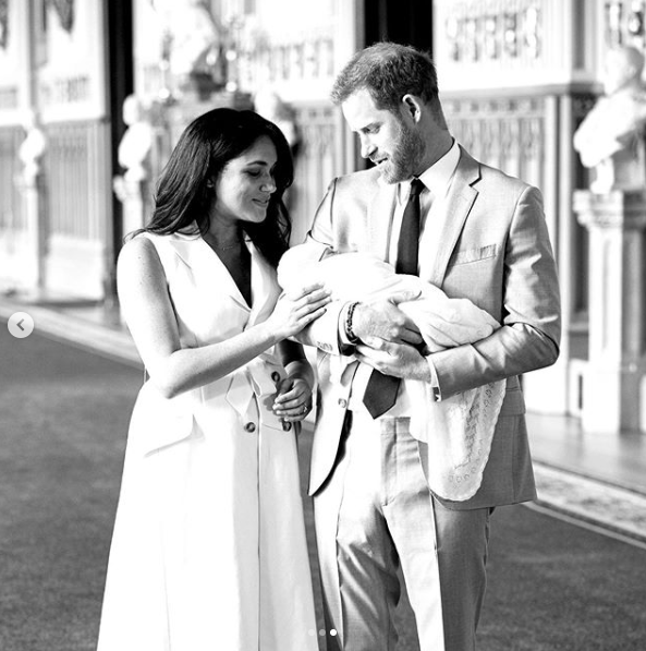 Спільна фотосесія пари з їхнім сином Арчі / фото instagram.com/sussexroyal/ Спільна фотосесія пари з їхнім сином Арчі / фото instagram.com/sussexroyal/