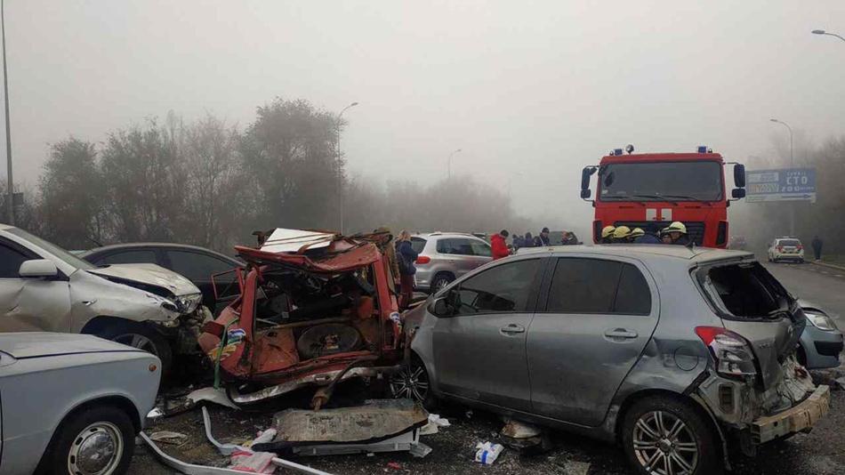 За попередніми даними, в результаті ДТП постраждали 2 людини / Фото: Допомогу на дорогах За попередніми даними, в результаті ДТП постраждали 2 людини / Фото: Допомогу на дорогах