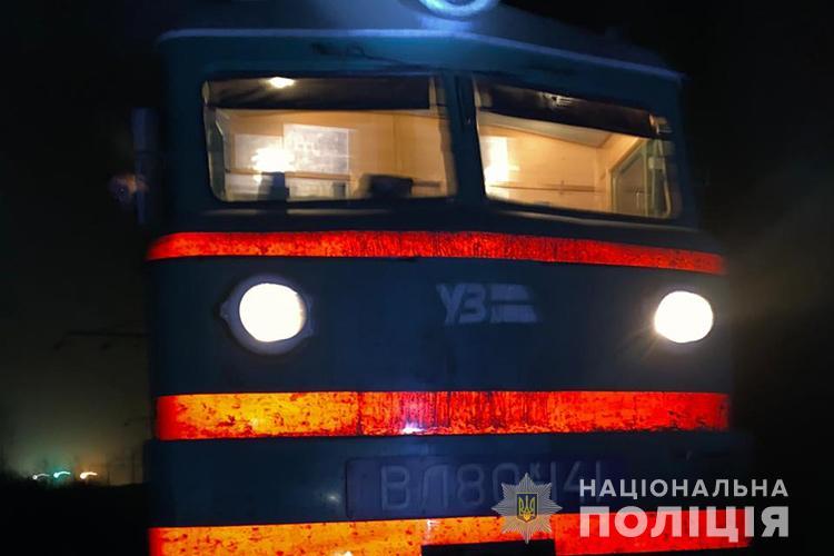 Женщина не реагировала на звуковые сигналы поезда / фото: ГУ НП Тернопольской области Женщина не реагировала на звуковые сигналы поезда / фото: ГУ НП Тернопольской области